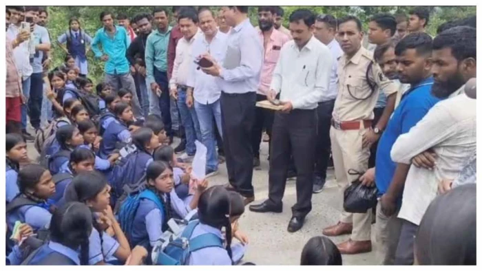 कस्तूरबा आश्रम में अधीक्षिका धुलवाती है कपड़े, करवाती है हाथ-पैर की मालिश, प्रताड़ित छात्राओं ने हाईवे पर किया चक्काजाम