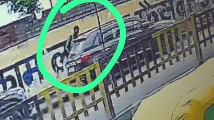 उज्जैन में होटल के बाहर खड़ी कार से श्रद्धालओं का लाखों का सामान चोरी, सीसीटीवी में गाड़ी के अंदर बैठा नजर आया चोर