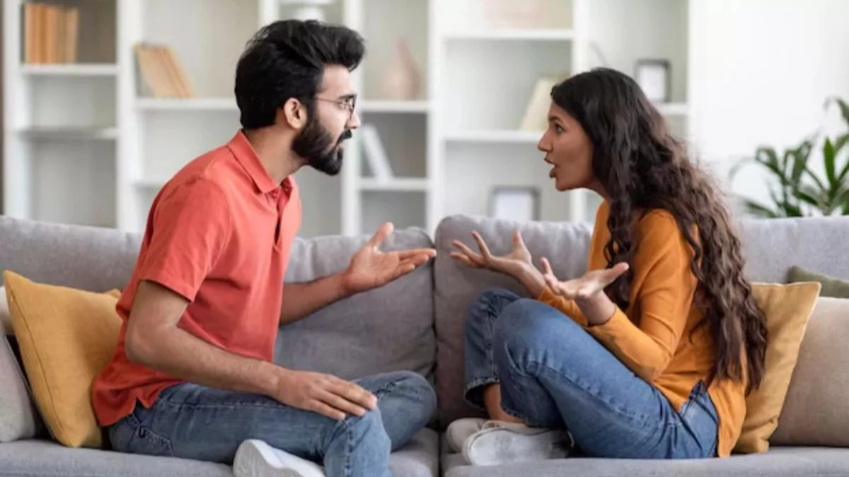 ब्रेकअप से पहले दिखते हैं 3 संकेत, समय रहते पहचानें और Relationship को बचाएं