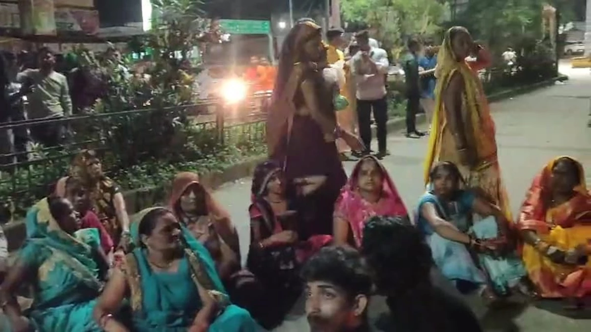 डिंडौरी जिला अस्पताल में मरीज की मौत पर हंगामा, परिवार वाले बोले- डॉक्टर ने ऑक्सीजन नहीं दी, एंबुलेंस भी नहीं मिली