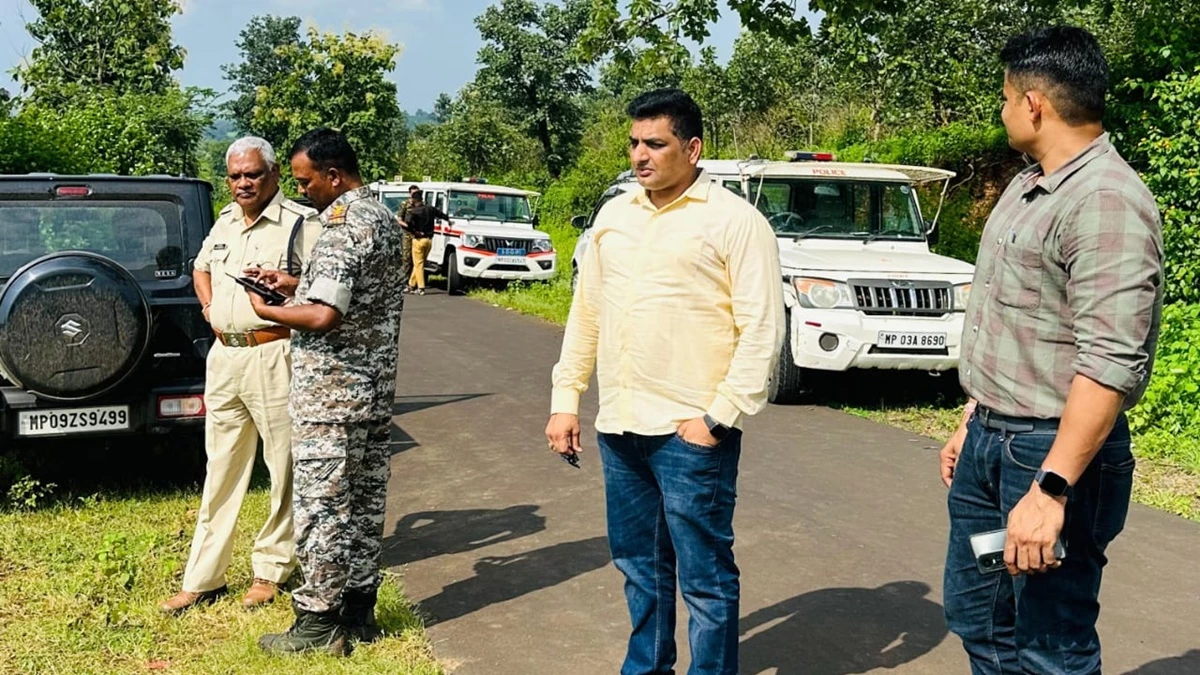 MP के मंडला में मिला घातक विस्फोटकों का 'लावारिस गोदाम', 300 मीटर दूर स्कूल, डेढ़ किमी पर है गांव