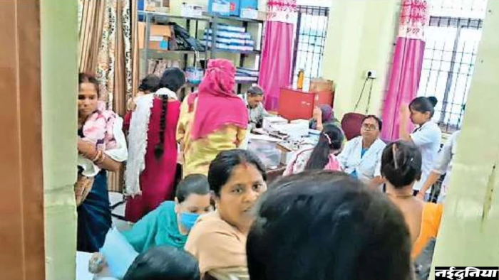 NHM कर्मचारी हड़ताल के कारण गर्भवती महिलाओं को झेलनी पड़ रही दोहरी मार, लाइन में लगकर भी इलाज नहीं