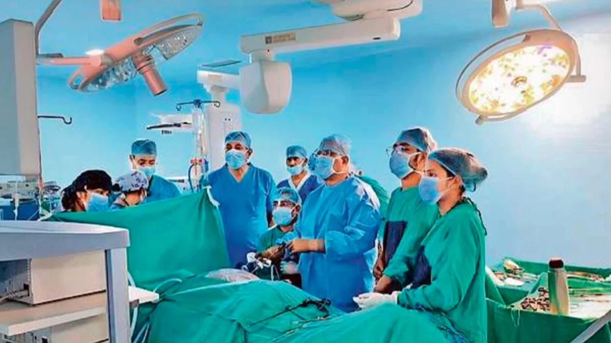 एम्स भोपाल में दुर्लभ सर्जरी... पैर की हड्डी से बनाया नया जबड़ा, युवती को मिली मुस्कान