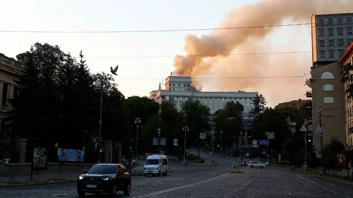 Russia Ukraine War: रूस का कीव पर ड्रोन-मिसाइल हमला, मासूम सहित दो की मौत, दस घायल; कैबिनेट बिल्डिंग से उठा धुआं