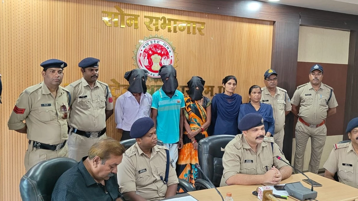 MP में तीसरी पत्नी ने प्रेमी संग मिलकर करवा दी पति की हत्या, बोरे में बांधकर घर के पीछे कुएं में फेंकी लाश