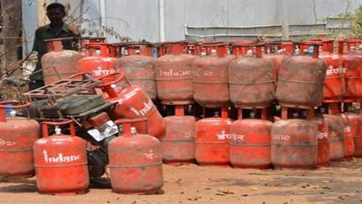 Gas Price Hike: 22 महीने में रसोई गैस 459 रुपये महंगी, छह माह से व्यावसायिक में राहत