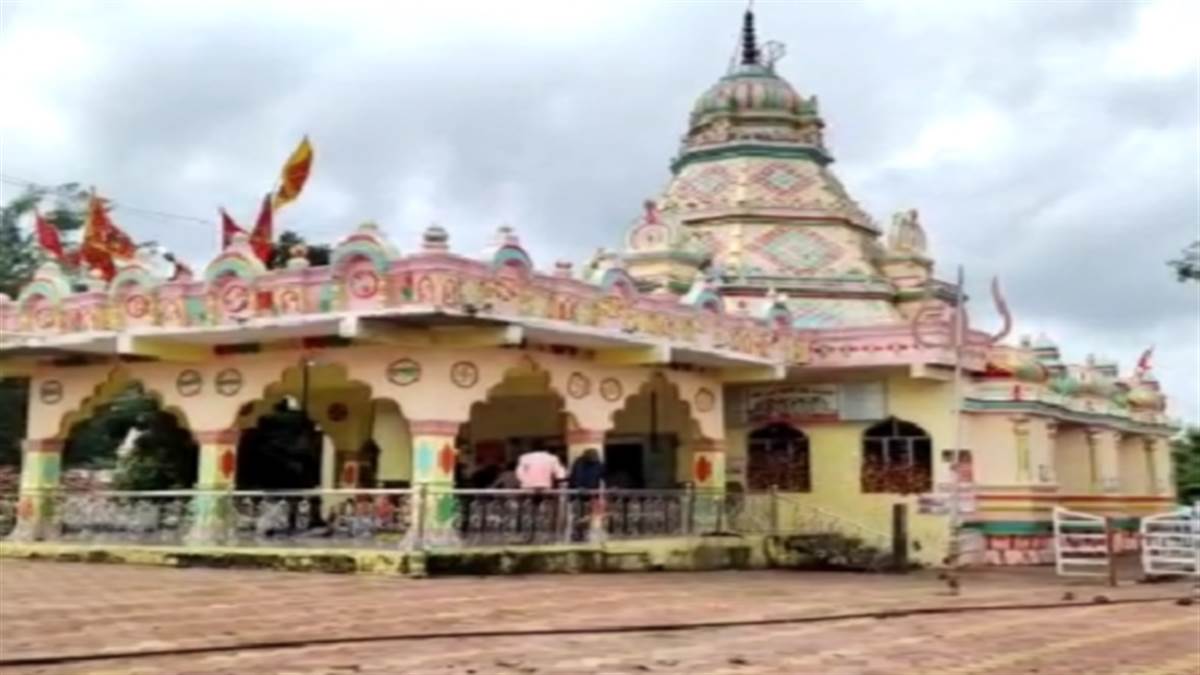 Raisen News: रायसेन के प्रसिद्ध खंडेरा धाम मंदिर में लाखों रुपये की चोरी
