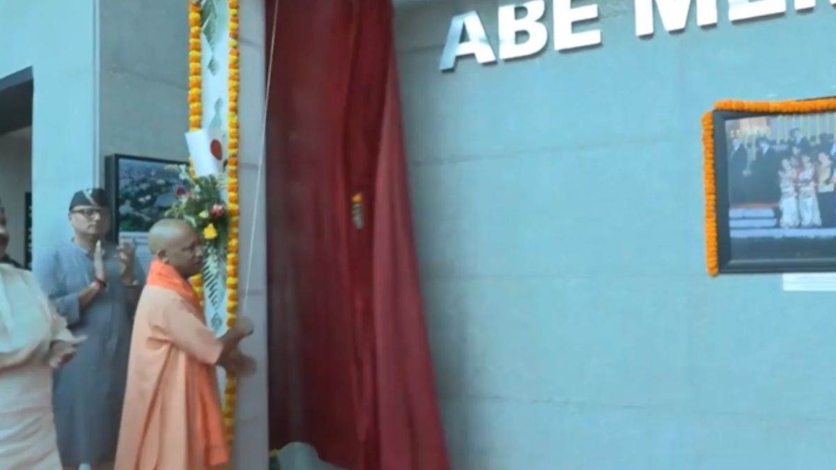 'पद बदलते रहे, मित्रता नहीं बदली', आबे कॉरिडोर के बहाने सीएम योगी ने याद दिलाया पीएम मोदी और शिंजो आबे का याराना