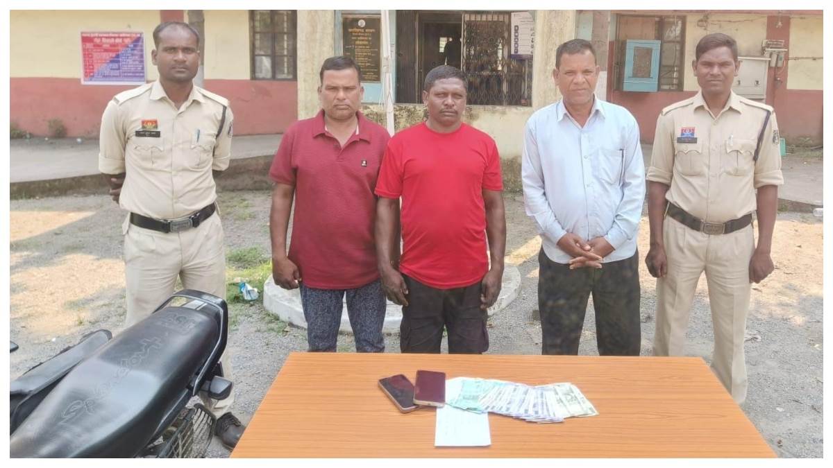 कोरबा में जंगल में चल रहे जुआ फड़ का भंडाफोड़, तीन गिरफ्तार
