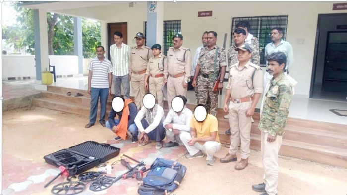 पन्ना टाइगर रिजर्व के कोर एरिया में गड़ा धन खोजने पहुंचे 4 लोग गिरफ्तार, मेटल डिटेक्टर और GPS बरामद