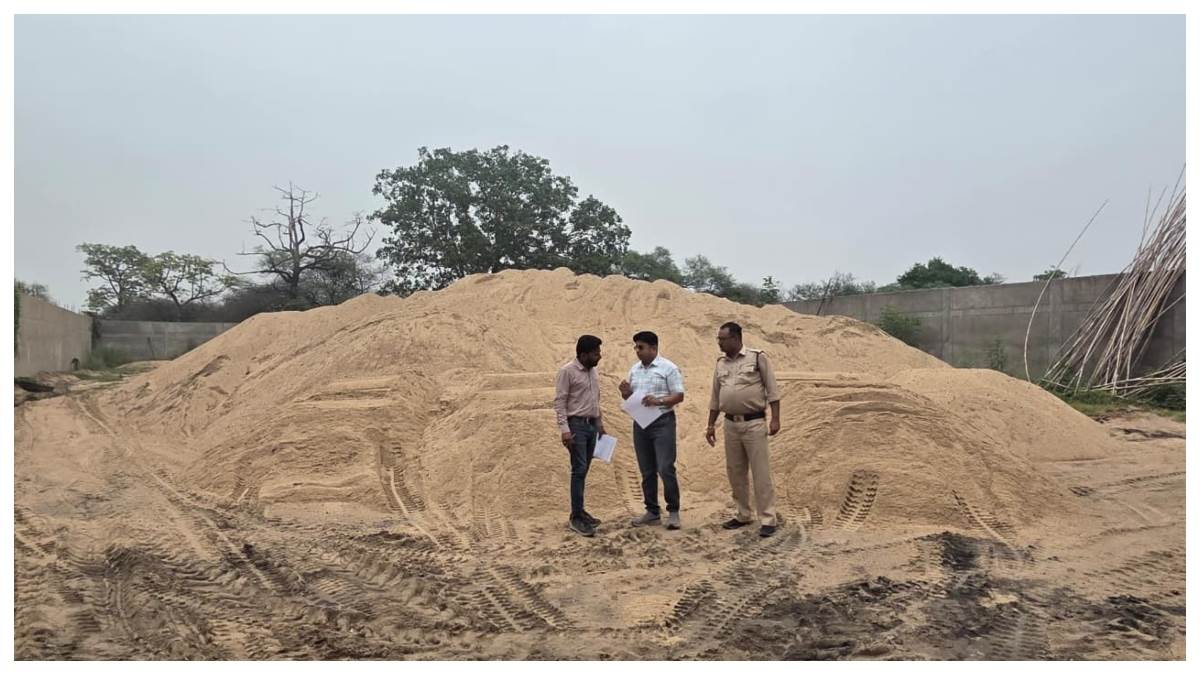 दिन में सन्नाटा और रात होते ही ट्रकों की आवाजाही, बम्हनीडीह के सोठी गांव में अवैध रेत परिवहन को लेकर मचा हड़कंप