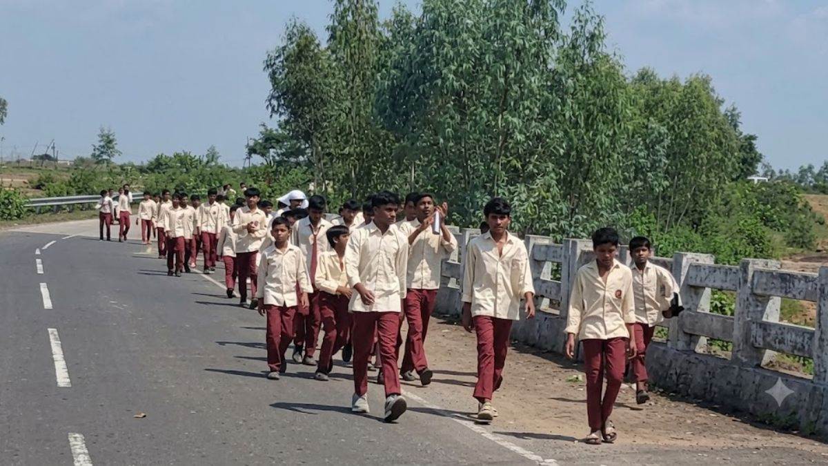 शहडोल प्रशासन और शिक्षा विभाग में हड़कंप, आवासीय विद्यालय के 200 बच्चों ने...