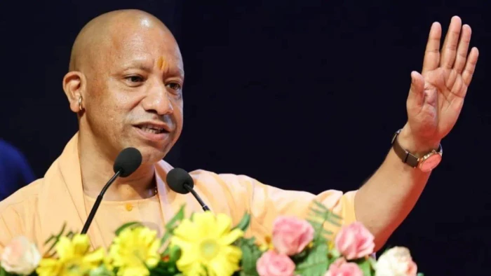 गांव से ग्लोबल तक का सफर... पीएम मोदी के 25 वर्षों के लोकसेवा पर बोले CM योगी- 2047 तक विकसित भारत का संकल्प