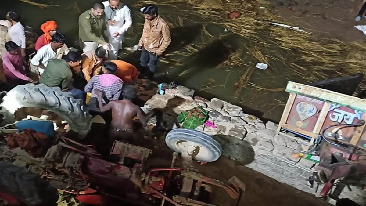 Datia News: जवारे चढ़ाकर लौट रहे श्रद्धालुओं से भरी ट्रैक्टर ट्राली नदी से गिरी,  3 की मौत, 21 लोग घायल
