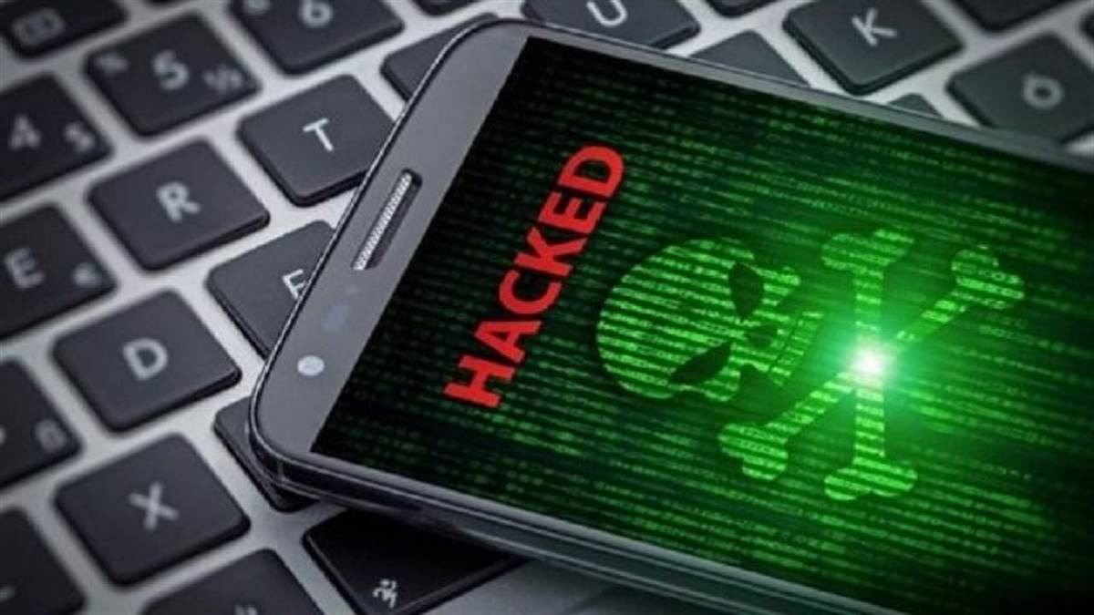 Smartphone Hacked: मोबाइल फोन हैक होने पर देता है यह सिग्नल, जानिए यहां
