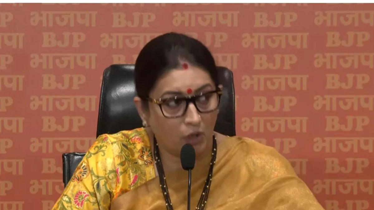 जम्मू-कश्मीर विधानसभा हंगामा: स्मृति ईरानी बोलीं- कभी नहीं होगी आर्टिकल 370 की वापसी, कांग्रेस-NC का असली चेहरा सामने आया