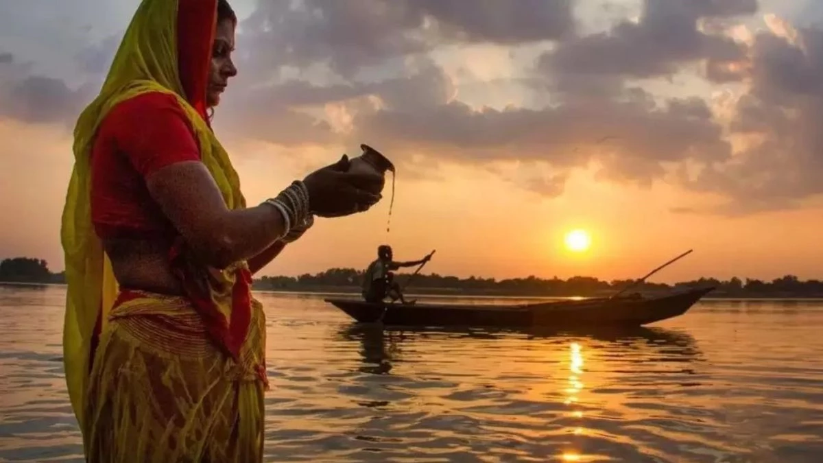 Sunset Time: छठ पूजा में 36 घंटे का निर्जला व्रत जारी, मनोकामना पूर्ति के लिए ऐसे करें डूबते हुए सूरज की उपासना, जानिए टाइमिंग