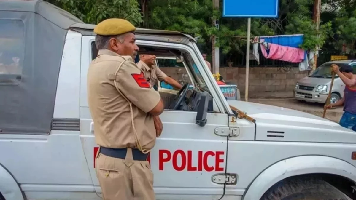 नीमच में हिंसक प्रदर्शन, तीन बुलडोजर व एक कार के कांच फोड़े, पथराव में तीन घायल