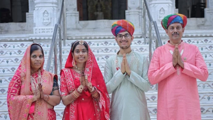 5 करोड़ रुपये की संपत्ति छोड़कर, पति-पत्नी अपनी डॉक्टर बेटी और सीए की पढ़ाई कर रहे बेटे के साथ लेंगे संन्यास