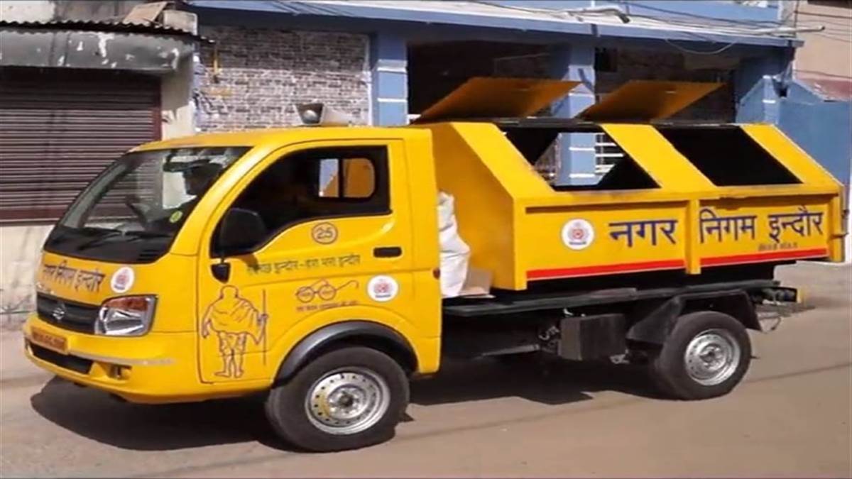 Indore News: पालदा औद्योगिक क्षेत्र में कचरा गाड़ी भेजते नहीं, फैक्ट्री सील करने पहुंच गए निगमकर्मी