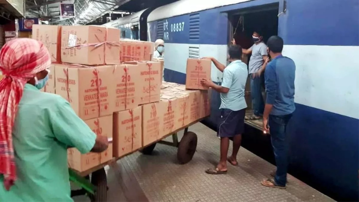 भोपाल जंक्शन पर पार्सल व्यवस्था चरमराई... 2000 पार्सल पर सिर्फ 14 कर्मचारी, व्यापारी और यात्री परेशान