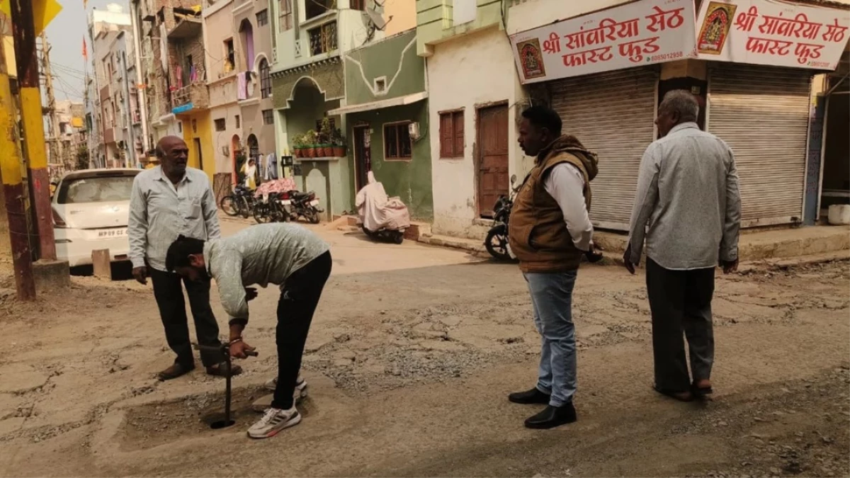 20 मौत के बाद भी इंदौर के भागीरथपुरा में नगर निगम सुस्त, कलेक्टर समेत 4 बड़े अफसरों पर FIR की मांग