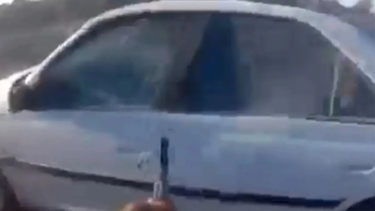 ईरान में गृहयुद्ध! पुलिसकर्मी को दिनदहाड़े दी खौफनाक मौत, हत्या का Video Viral