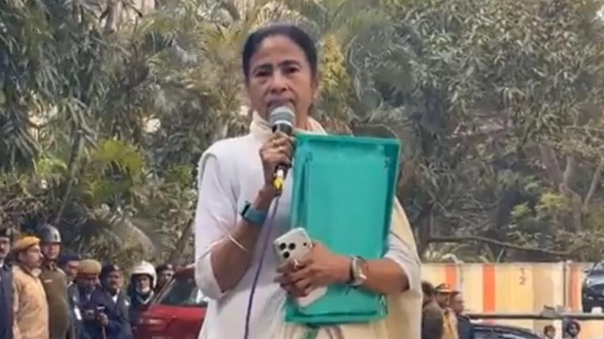 कोलकाता में I-PAC दफ्तर में ED का छापा, खुद लैपटॉप और फाइलें बचाने पहुंचीं मुख्यमंत्री ममता बनर्जी