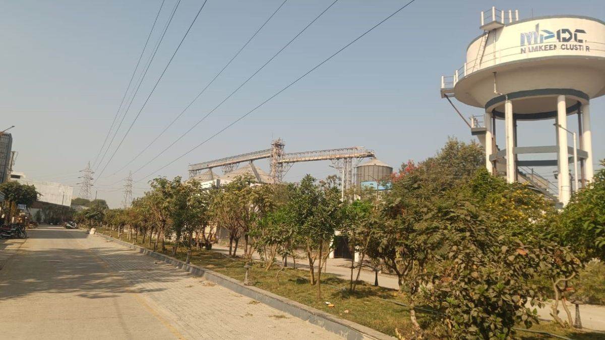 'सच्चाई छिपाकर जनता की जान जोखिम में डाली', दूषित पानी से बनी इंदौर की नमकीन? क्लस्टर में सप्लाई पर कांग्रेस के गंभीर सवाल