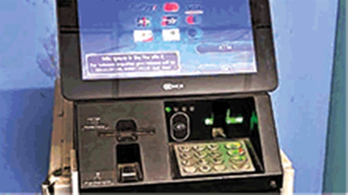Secure ATM in Gwalior: कार्ड का क्लोन बने न चोर कटर से काट सकें, अब ऐसे लग रहे एटीएम