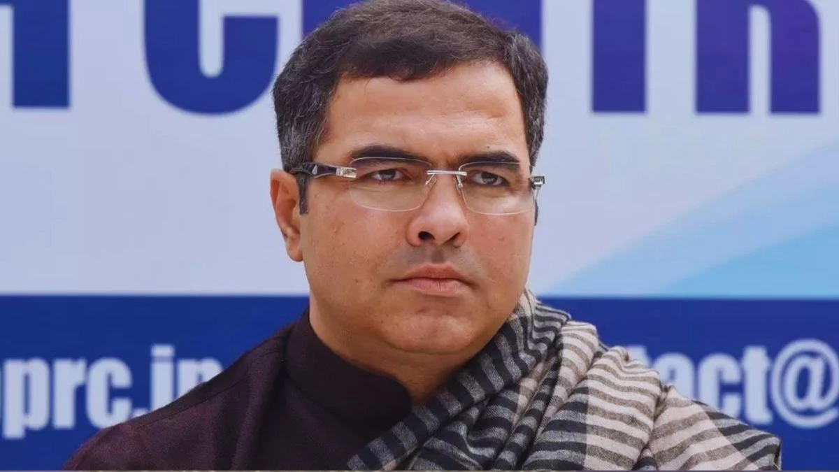 दिल्‍ली सीएम की रेस में आगे केजरीवाल को हराने वाले प्रवेश वर्मा, एमपी से भी है उनका कनेक्शन