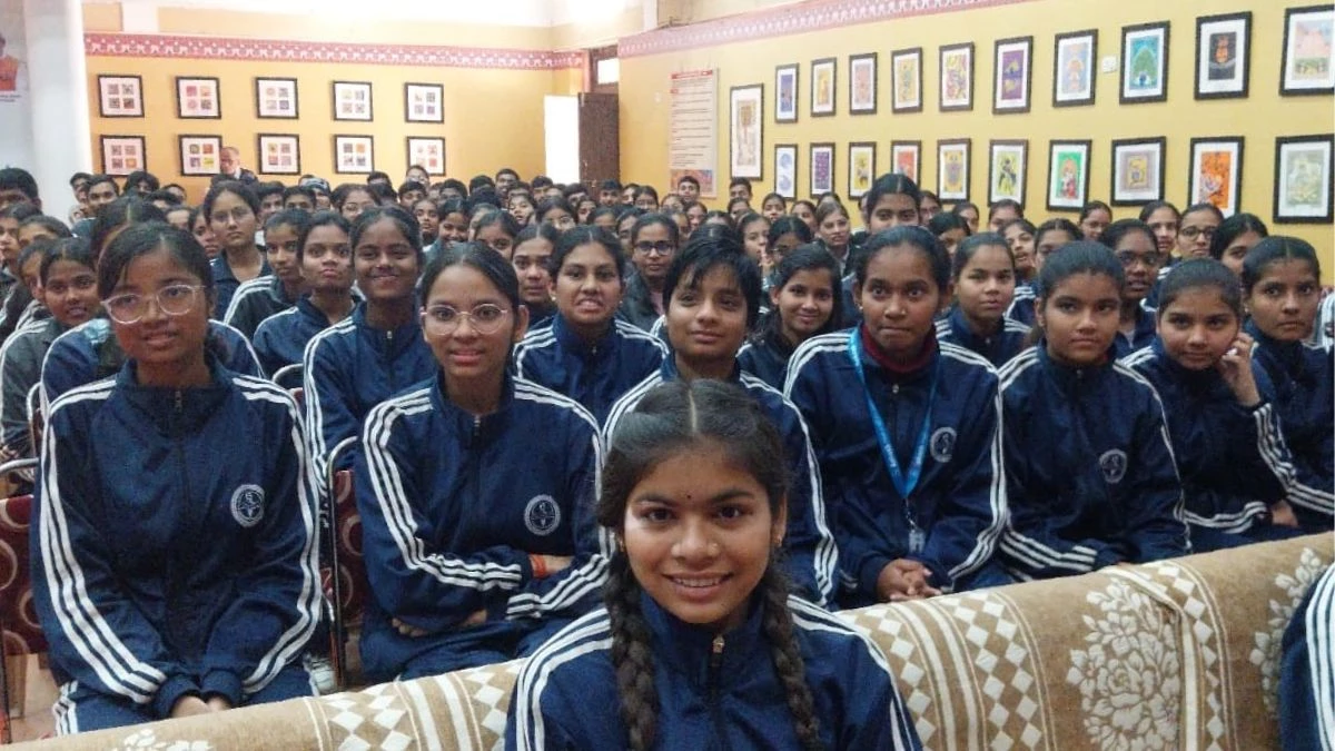 सीएम से परीक्षा मंत्र सुनने के लिए विद्यार्थी दो घंटे तक करते रहे इंतजार, मोहन यादव का कार्यक्रम निरस्त होने से छात्रों में मायूसी