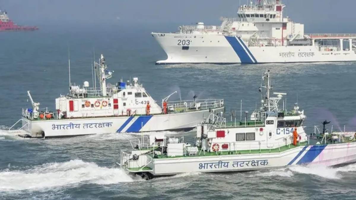 भारतीय तटरक्षक बल ने अंतरराष्ट्रीय तेल तस्करी गिरोह का किया भंडाफोड़, 3 विदेशी जहाज जब्त,पहचान बदलकर कर रहे थे खेल
