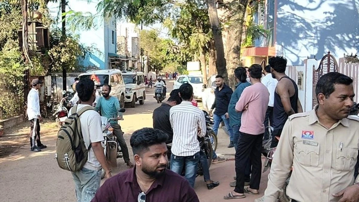 मकान में चल रही थी प्रार्थना सभा, हिंदू संगठन के लोगों ने किया विरोध, ग्रामीणों का फूटा गुस्सा