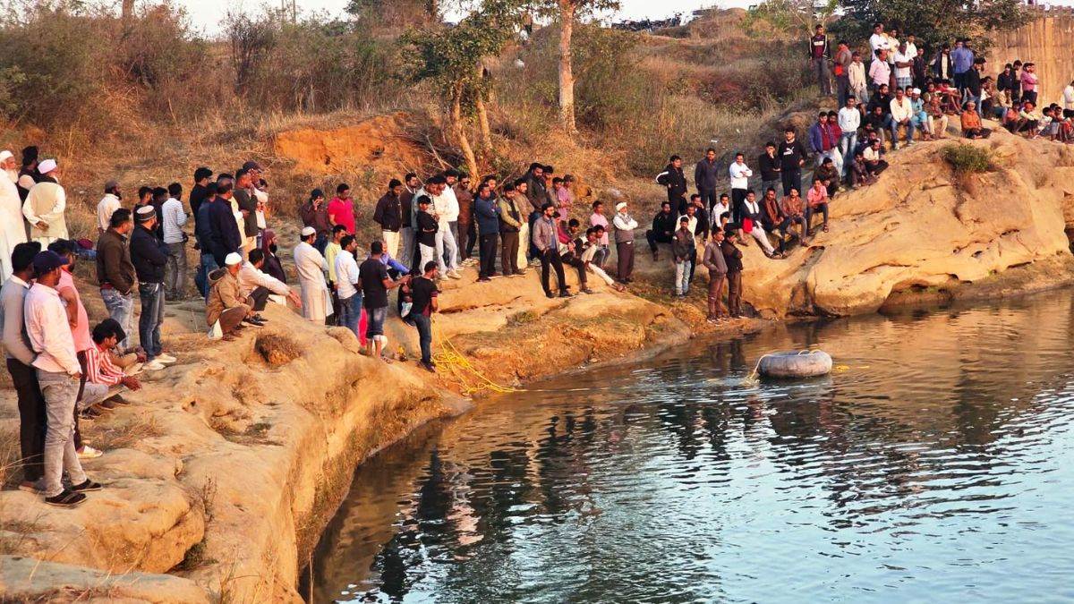 छत्तीसगढ़ के बिश्रामपुर में रेण नदी में नहाने गए दो नाबालिग डूबे, तलाश में जुटे गोताखोर, परिजनों का बुरा हाल