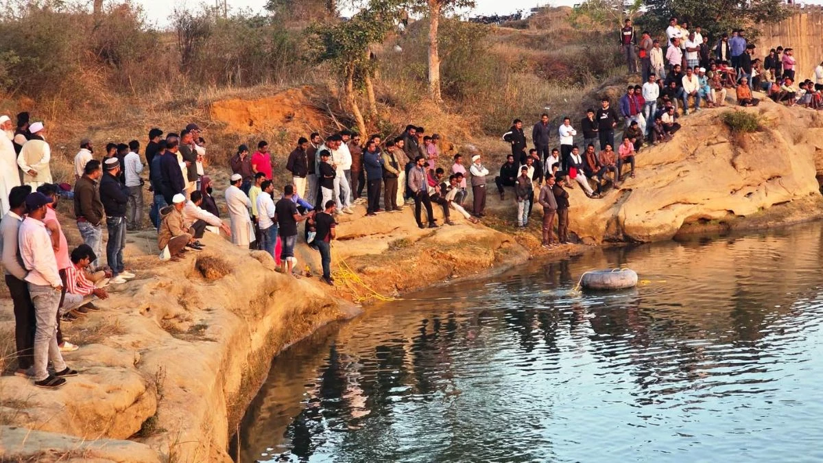 छत्तीसगढ़ के बिश्रामपुर में रेण नदी में नहाने गए दो नाबालिग डूबे, तलाश में जुटे गोताखोर, परिजनों का बुरा हाल