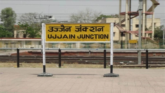 उज्जैन रेलवे स्टेशन पर 31 ट्रेनों के प्लेटफार्म में किया बदलाव, महाकाल दर्शन को आने वाले श्रद्धालुओं को होगी परेशानी