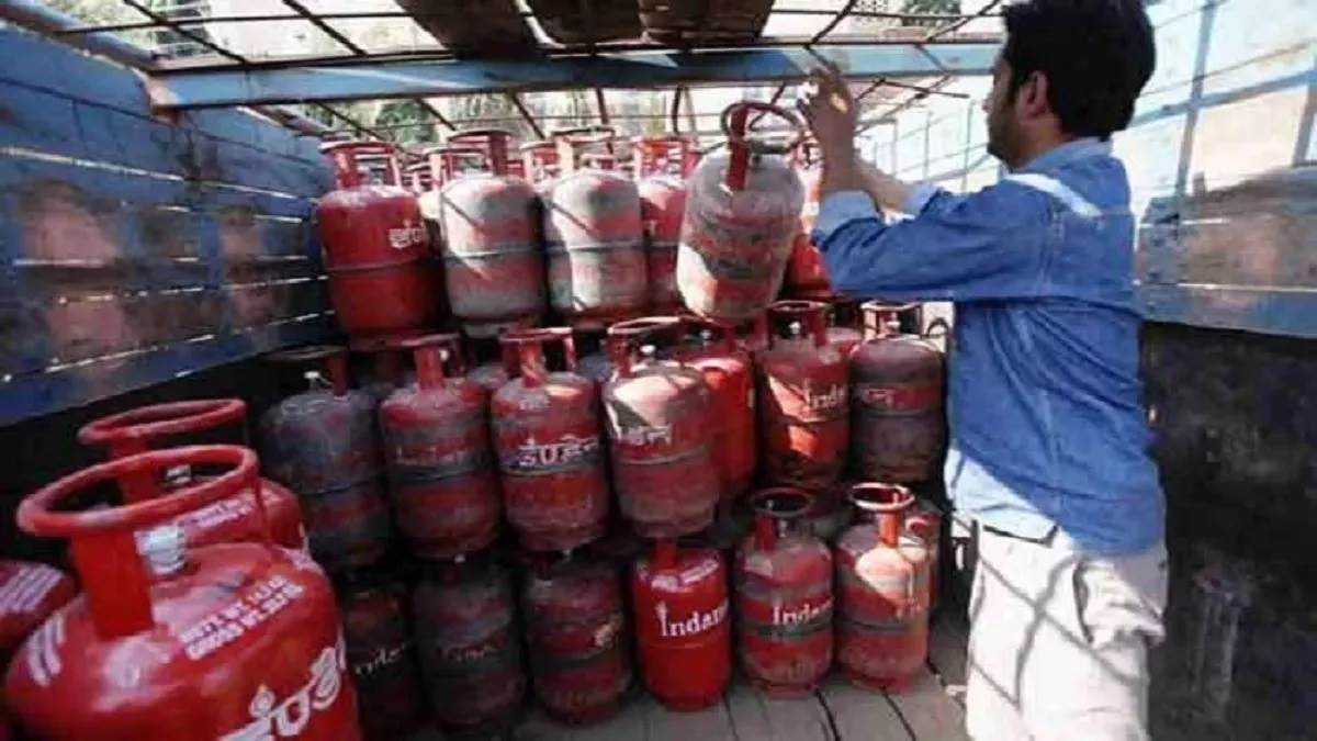 काम की खबर: 100 रुपए सस्ता मिलेगा रसोई गैस सिलेंडर, महिला दिवस पर पीएम मोदी ने दिया तोहफा