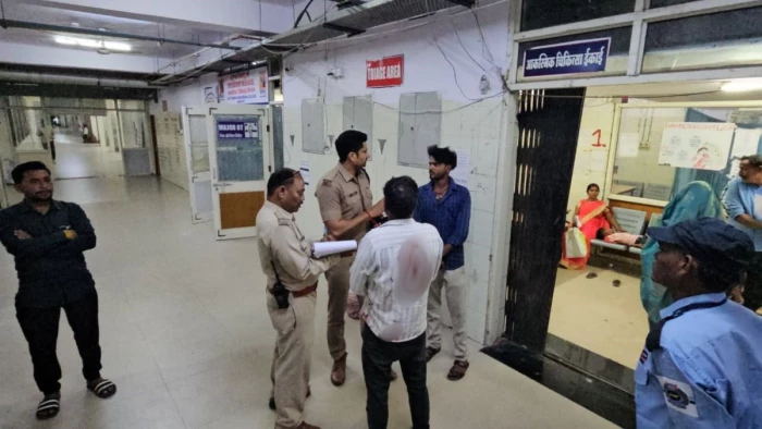 सागर में परीक्षा देकर लौट रही छात्रा पर कटर से हमला, शरीर पर सौ से ज्यादा टांके... हालत गंभीर