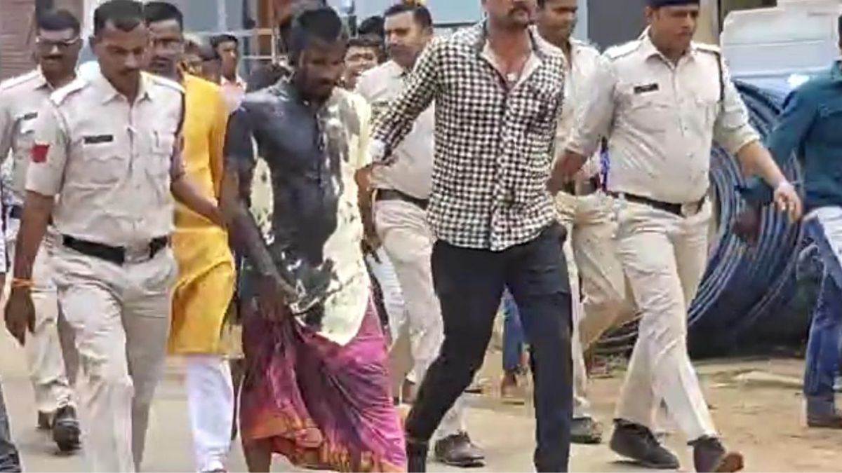 Bemetara पुजारी ने विक्षिप्त को गर्भगृह में किया बंद, 7 विवादित पुजारी