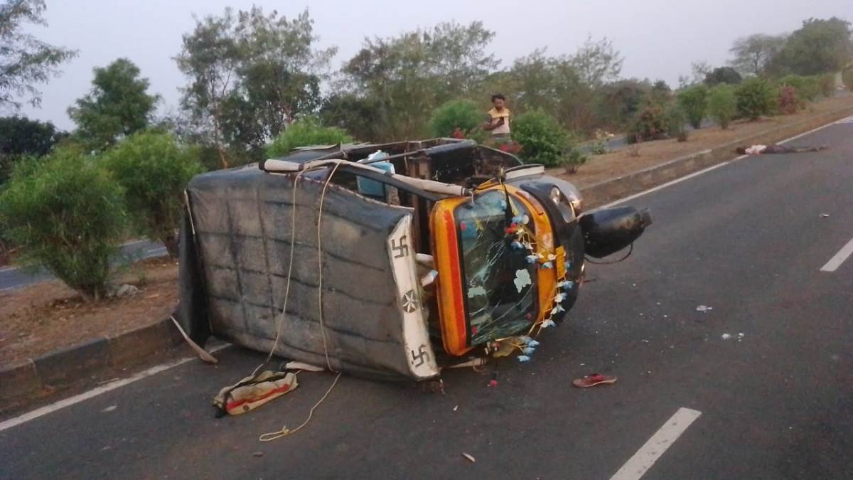 Sagar News: सागर जिले में ट्रक ने श्रद्धालुओं से भरी आटो को मारी टक्कर, तीन की मौत, 15 घायल