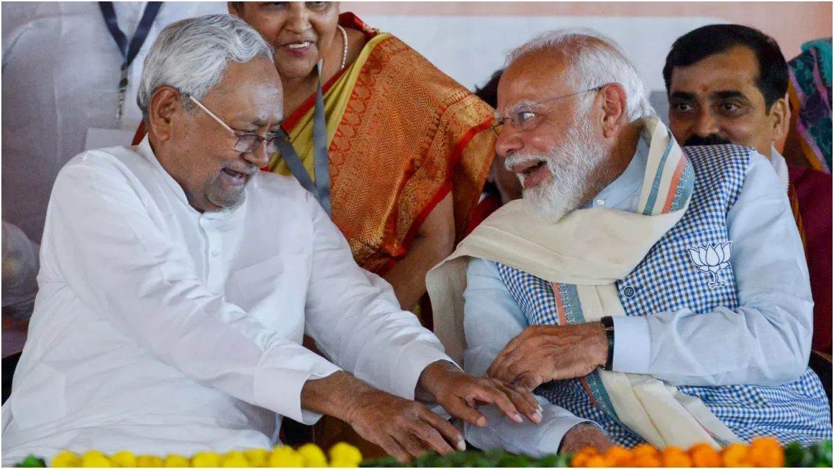 Bihar Politics: नीतीश कुमार ने PM मोदी के छू लिए पैर, तो कट गया बवाल, अब मीसा भारती का आया बयान