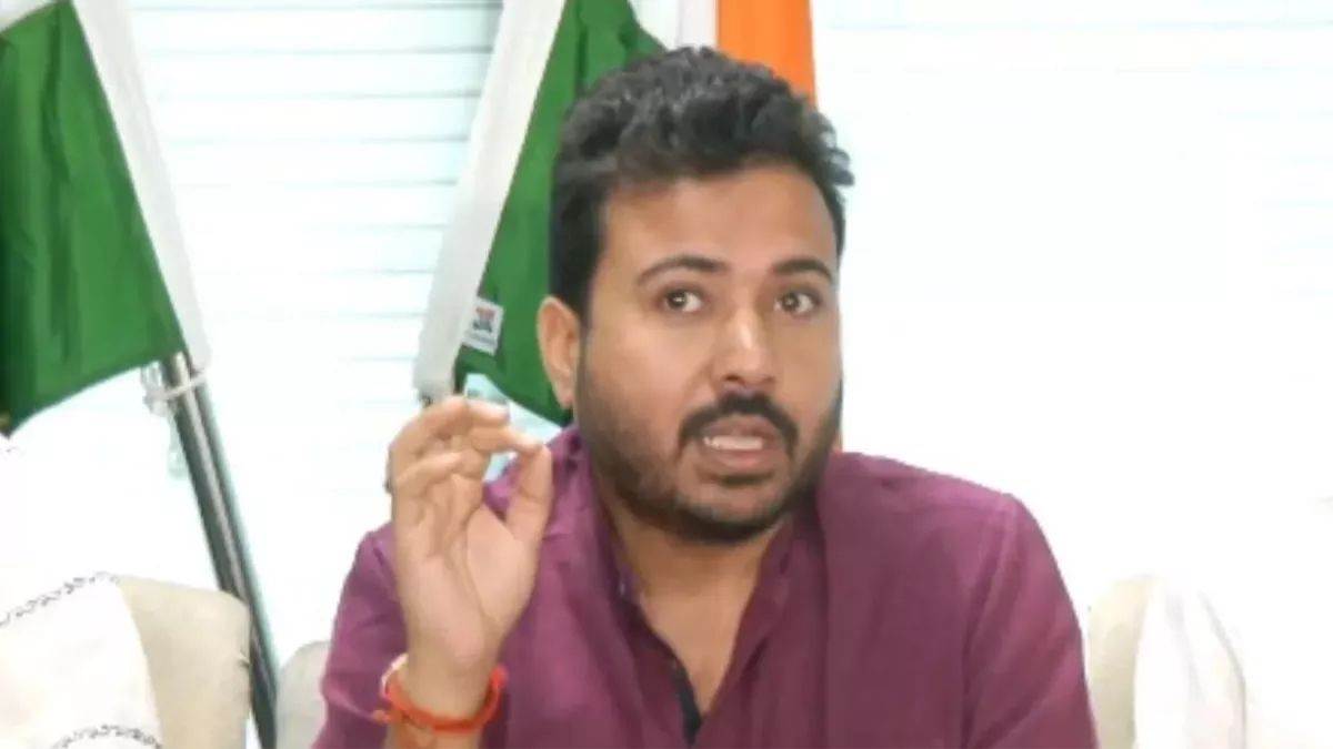 Delhi Excise Policy Case: आप नेताओं के गले की फांस बना कथित शराब घोटाला, MLA दुर्गेश पाठक से ED कर रही पूछताछ