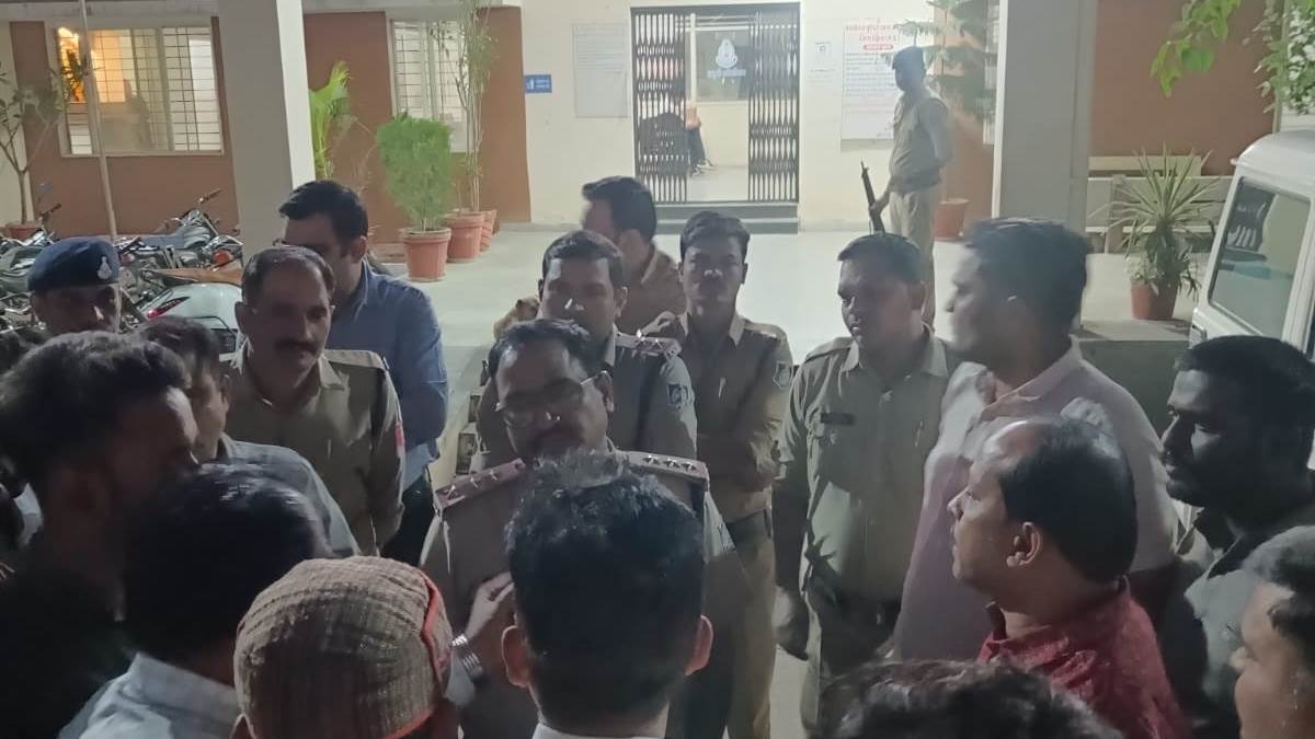 देवास में डॉक्‍टरों से स्टिंग ऑपरेशन के नाम पर ब्लैकमेलिंग मामले में दो आरोपित जेल, एक का पुलिस रिमांड