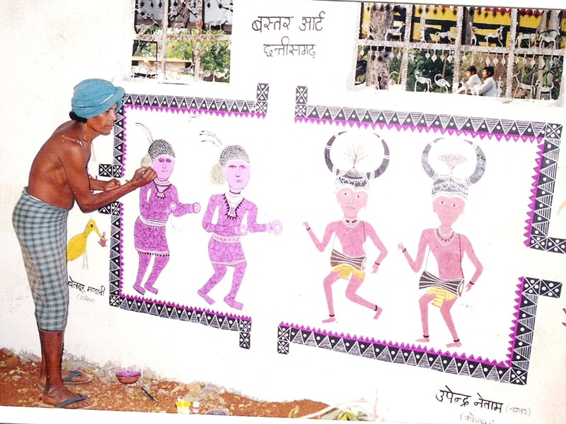 Jagdalpur News प्राचीन भित्ति चित्रकला को जीवंत करने वाला कलाकार