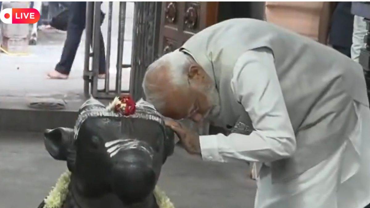 PM Modi LIVE Today: करीमगंज में बोले पीएम मोदी- 'तीसरे चरण में ही विपक्ष फ्यूज, देश में समस्याओं की सबसे बड़ी जननी कांग्रेस'