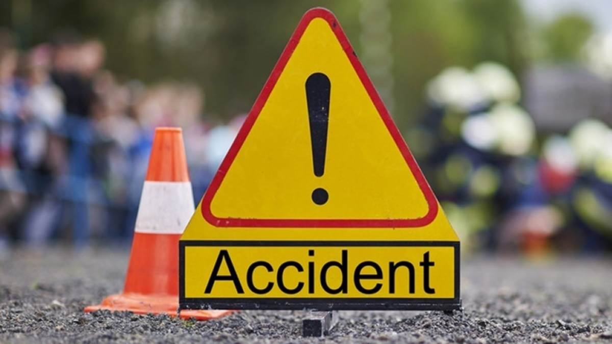 Raipur Road Accident: तेज रफ्तार पिकअप वाहन ने बाइक सवार को मारी जोरदार टक्कर, दो की मौत, तीन घायल