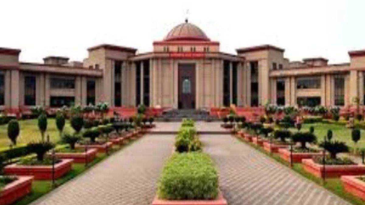 छत्तीसगढ़ HC ने पेंशनरों को दी बड़ी राहत, छठे-सातवें वेतनमान का बकाया एरियर देने का दिया आदेश