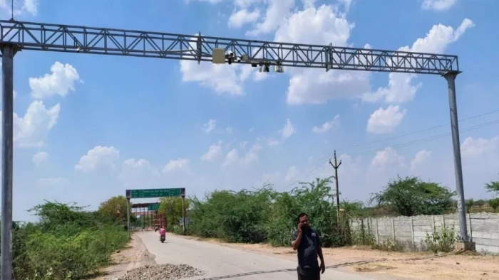 ग्वालियर में AI तकनीक का प्रहार: ई-चेक गेट से पहली बार पकड़े गए अवैध खनिज के 7 डंपर, 42 लाख रुपये का ऑनलाइन जुर्माना
