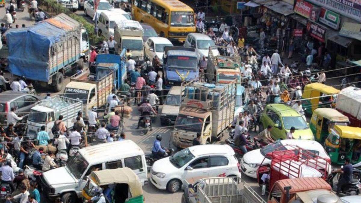 इंदौर: ट्रैफिक सुधार कमेटी ने कहा- 20 से ज्यादा चौराहे ऐसे जहां एक भी पुलिस जवान नहीं मिला